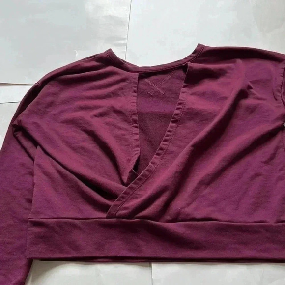 Nike Dri fit open back athletic long sleeve size small - Picture 3 of 5